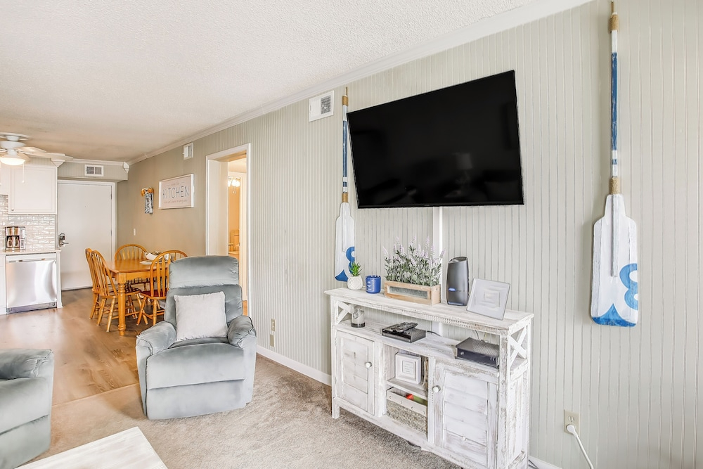 Pool Access & Ocean Views: Myrtle Beach Gem!
