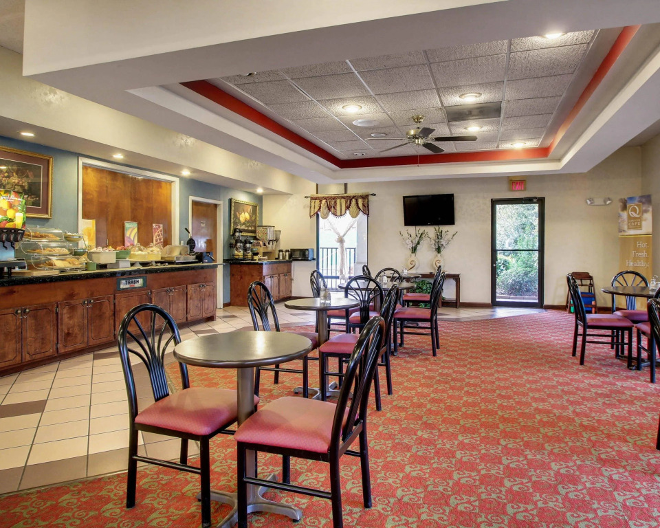 Quality Inn & Suites Clinton - Jackson West