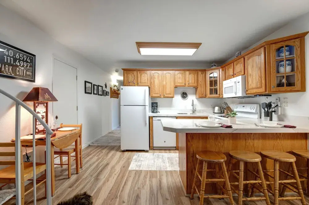 Snowcrest 300 1 Bedroom Condo by RedAwning