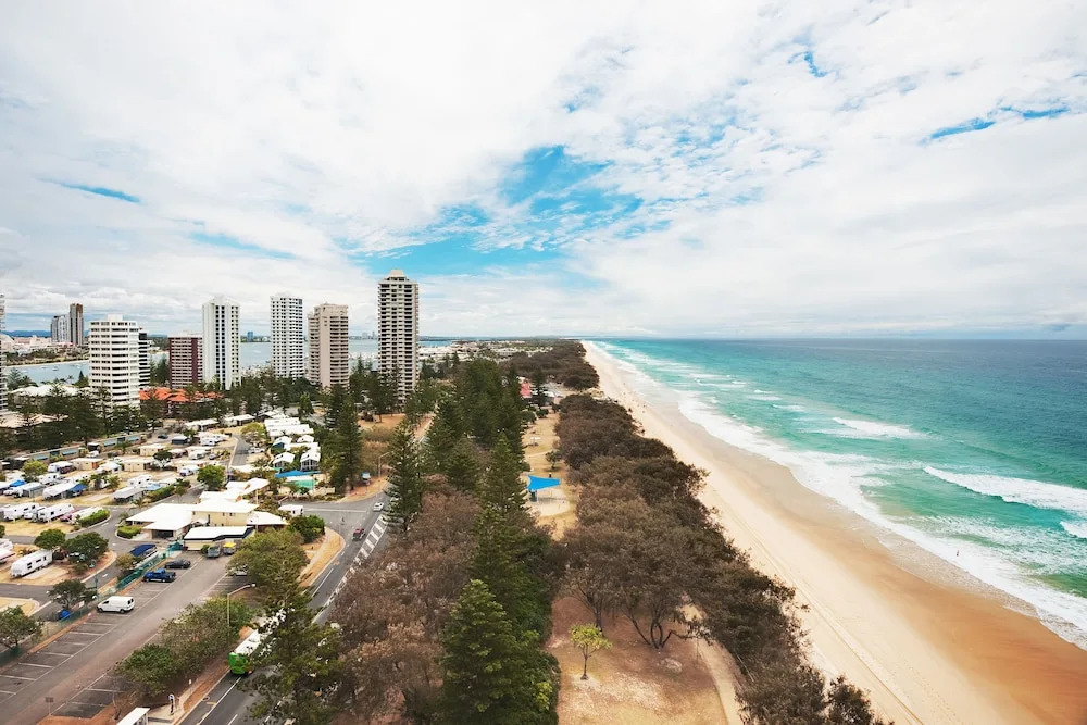 Golden Sands on the Beach - Absolute Beachfront Apartments