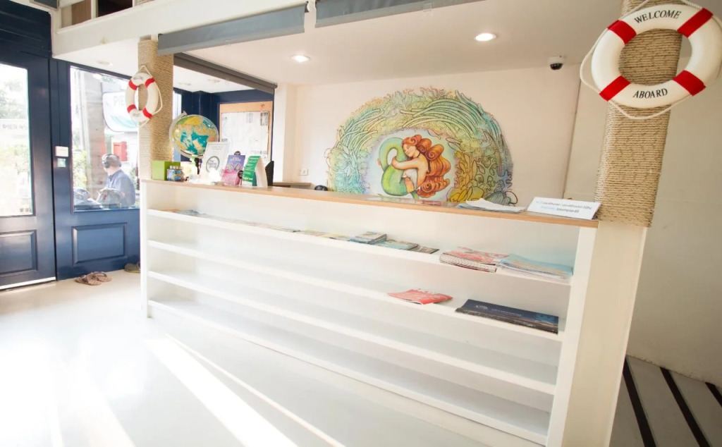 Pier 49 Hostel