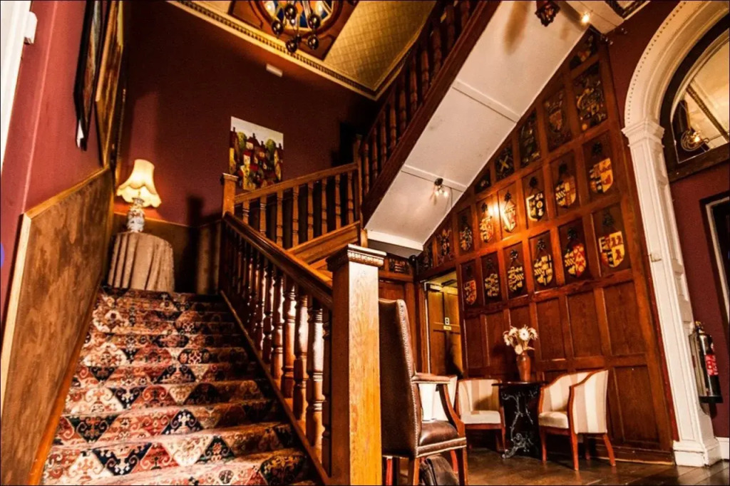 The Manor Hotel