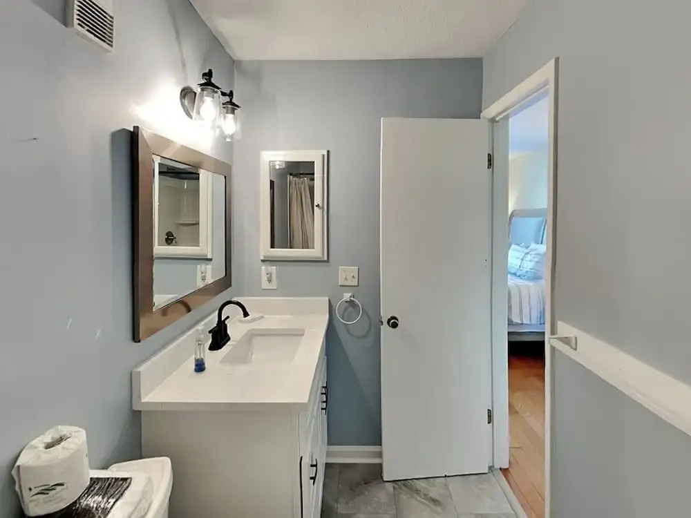 Oceanfront Condo with pool - Walk to the Tiki Bar