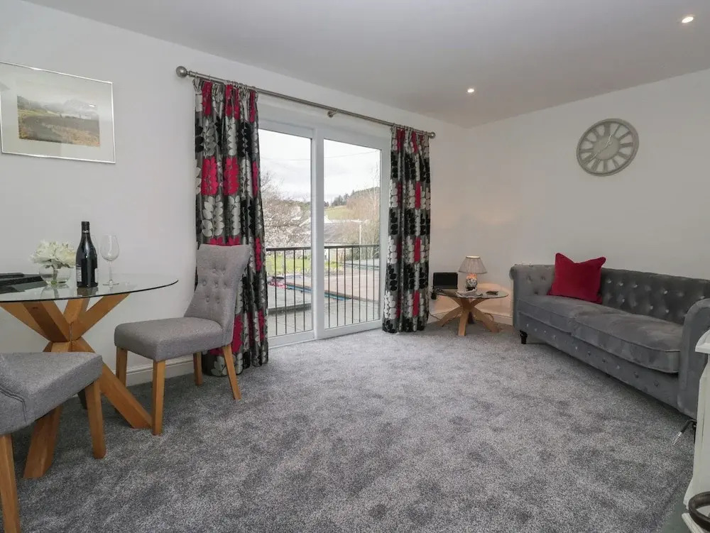 Yewdale View Apartment