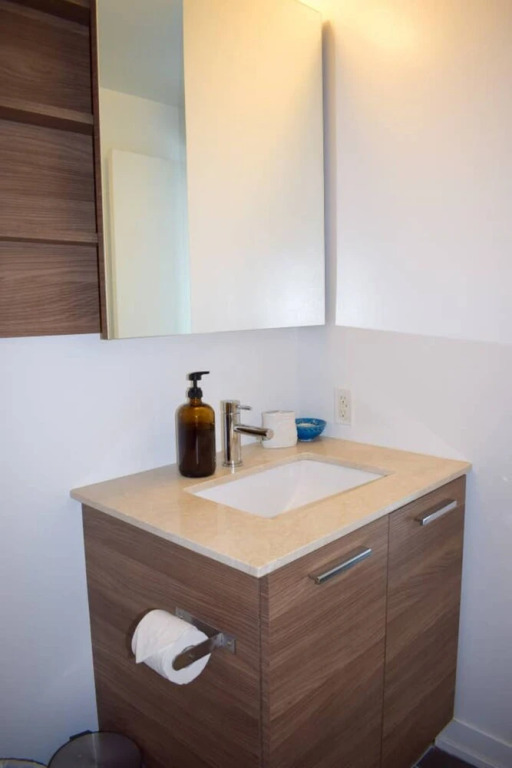 Modern Queen West 2 Bedroom and 2 Bathroom