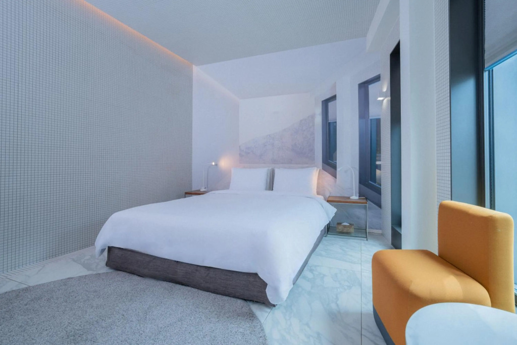 Snow hotel