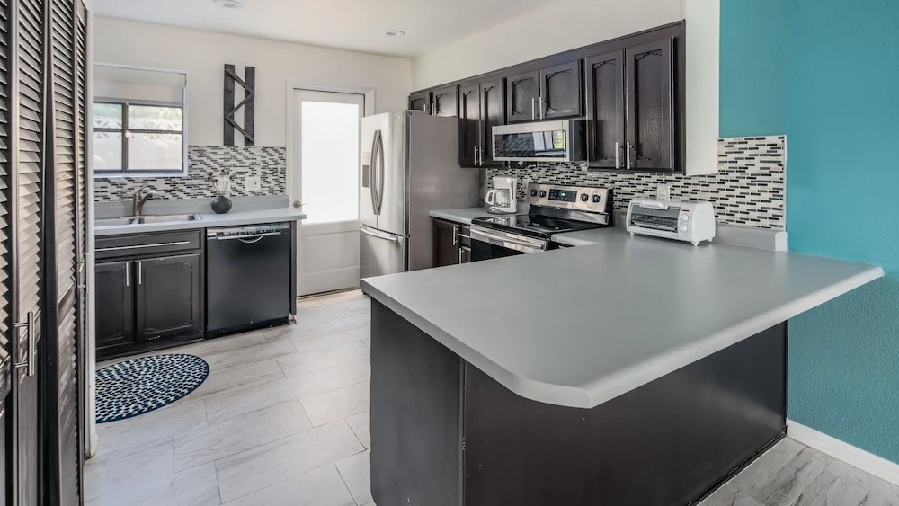 Sleek 2BR Townhome Central Phx by WanderJaunt