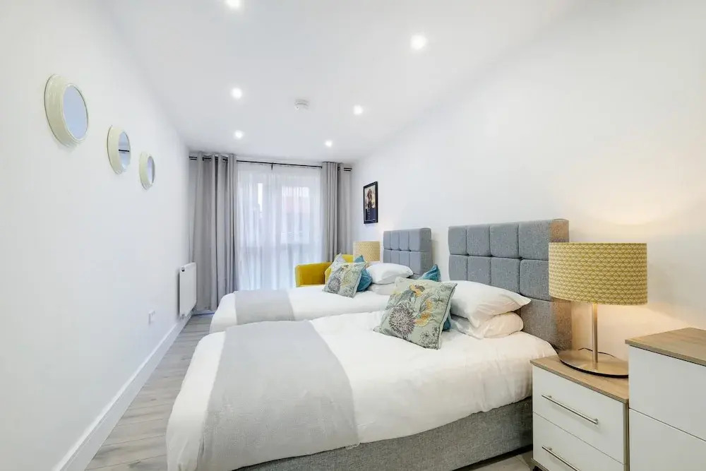 Luxury 1 & 2 bed Apartment free parking