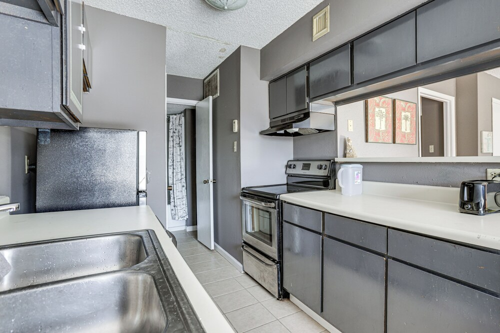 3 Mi to Houston Medical Center: Extended Stay