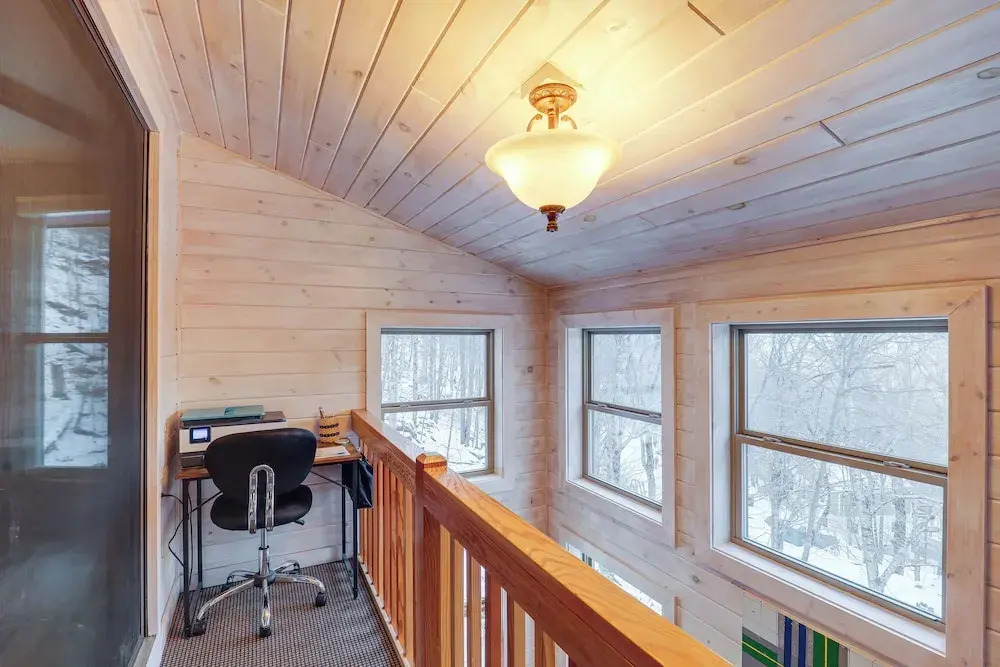 1/2 Mi to Skiing! Beech Mountain Cabin w/ Deck