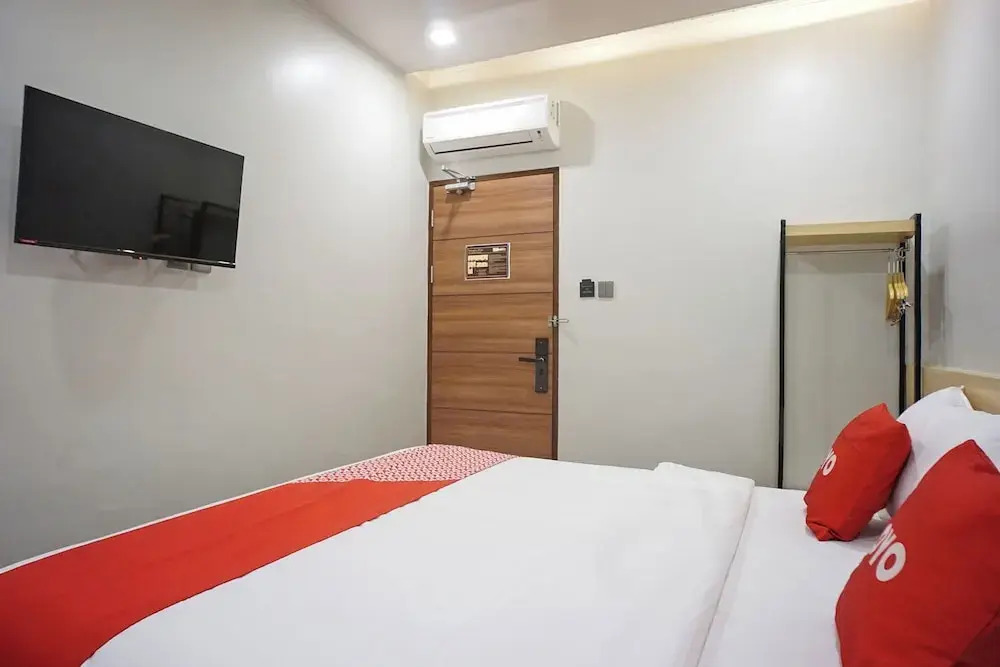 OYO 92956 Travelbiz Hotel