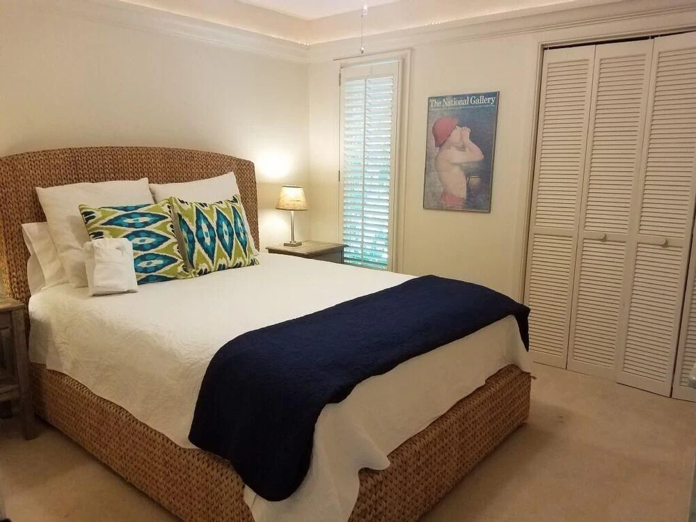 7 Edgewater Ally