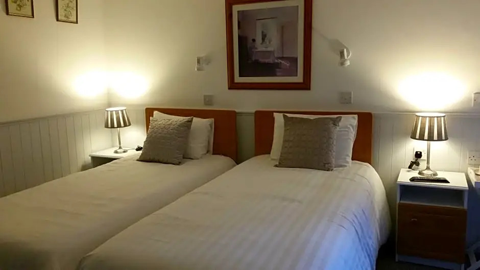 Halfway House Hotel