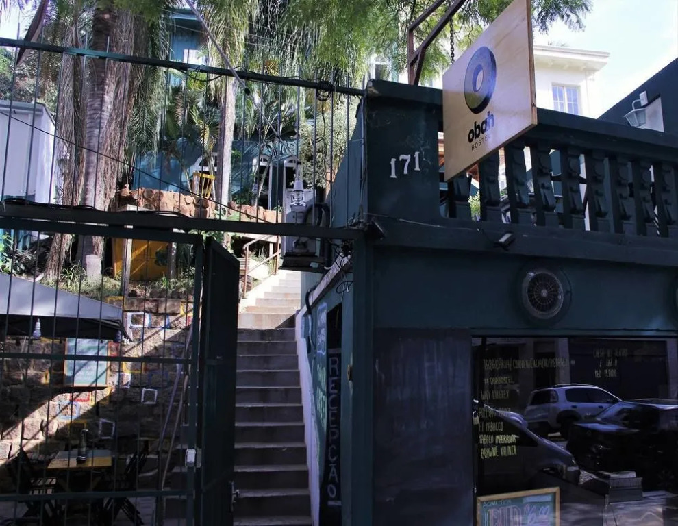 Obah Hostel e Bar