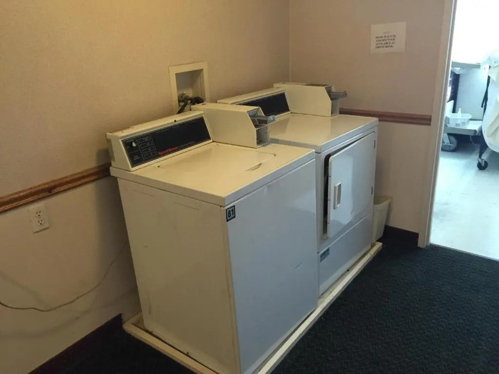 Economy Inn & Suites
