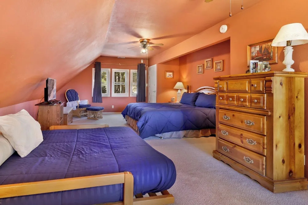 Jus’ Restin Village Retreat | Steps to Big Bear Village, Dining & Shops