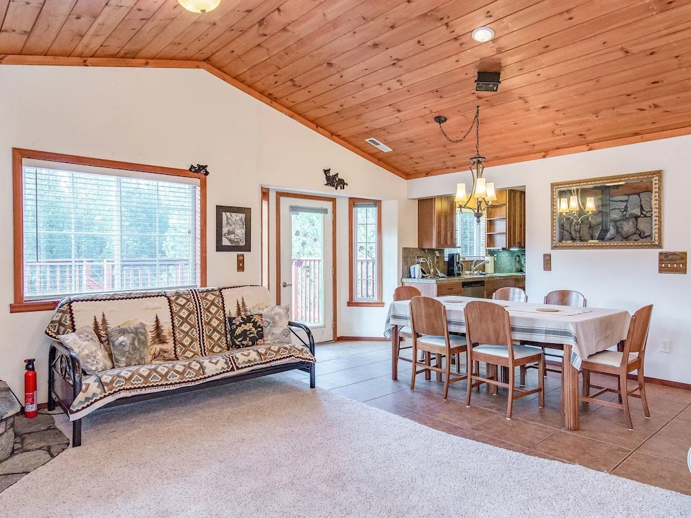 14029 Northwoods Blvd Home