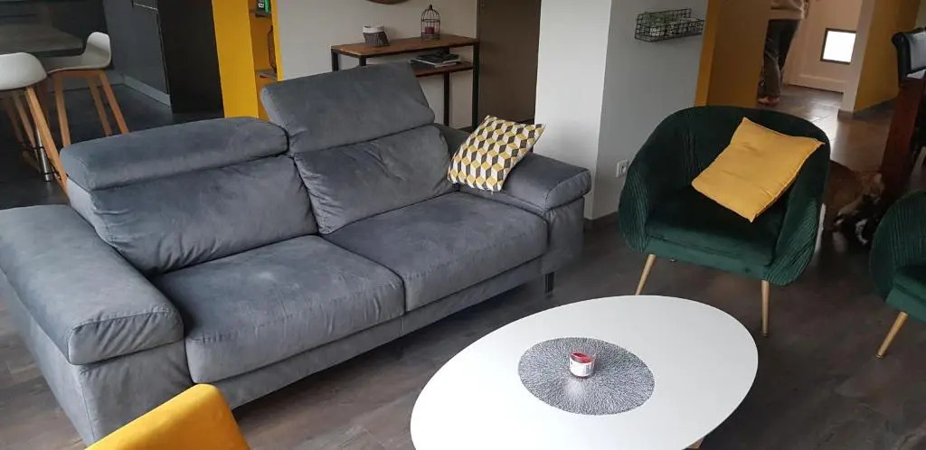 Grande chambre avec salle de bain privée