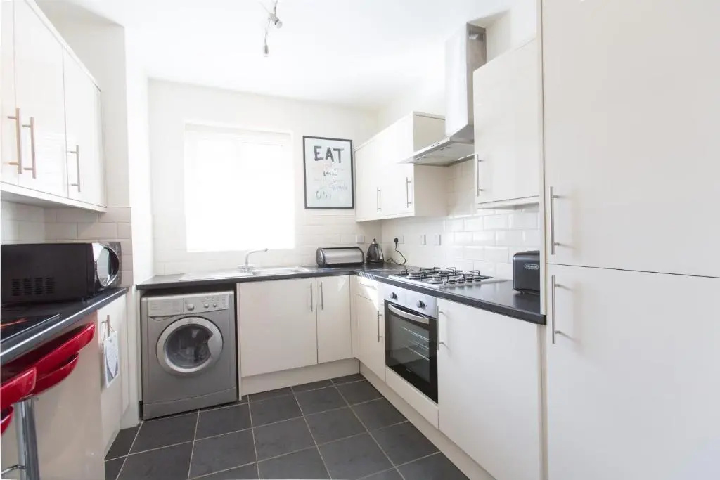6 Minutes to the Tower of London Trendy Shoreditch Central London Sleeps 8