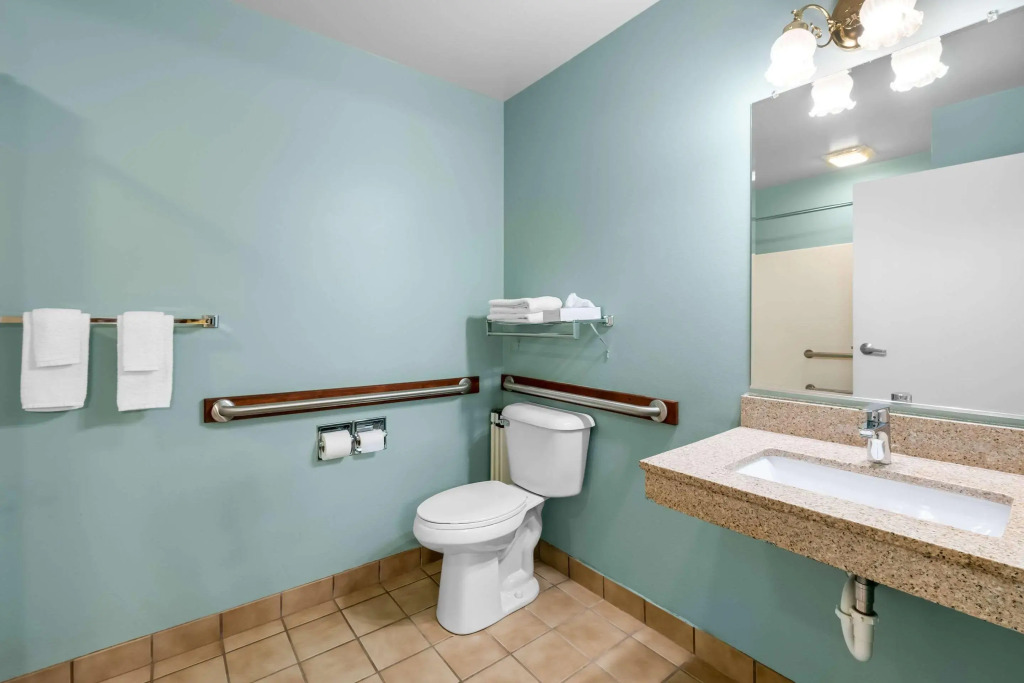 Econo Lodge Inn & Suites Eau Claire South