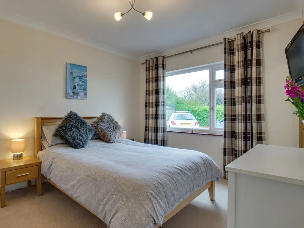 Detached Holiday Home With Cosy Interior, Large Garden and Unique BBQ hut