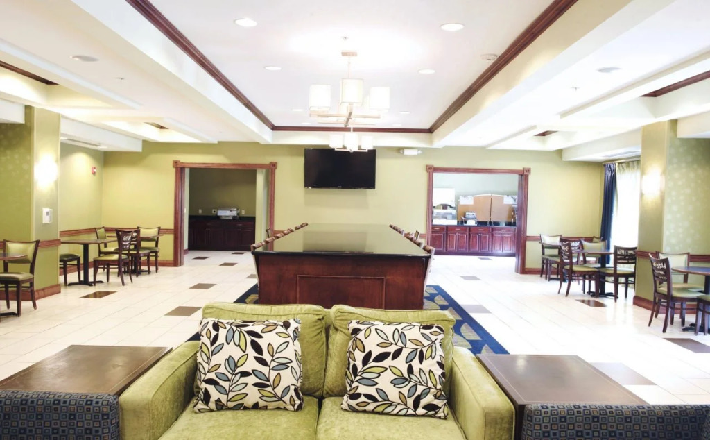 Holiday Inn Express and Suites Urbandale Des Moines by IHG