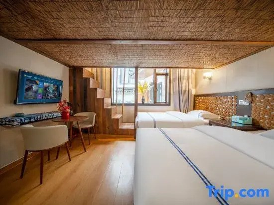 Qingya Courtyard · Sunny Villa · Designer Miaofeng Boutique Stay (Fenghuang Ancient Town)