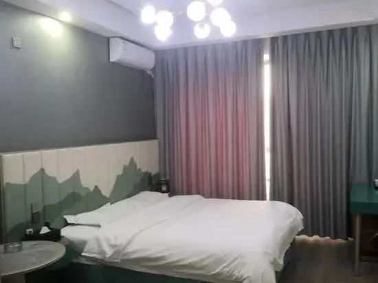 Manlu CC Hotel (Provincial Orthopedic Hospital Subway Station Store)