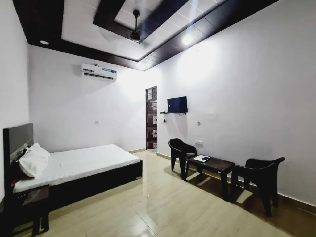 Oyo 701386 Hotel Shiva & Restaurant