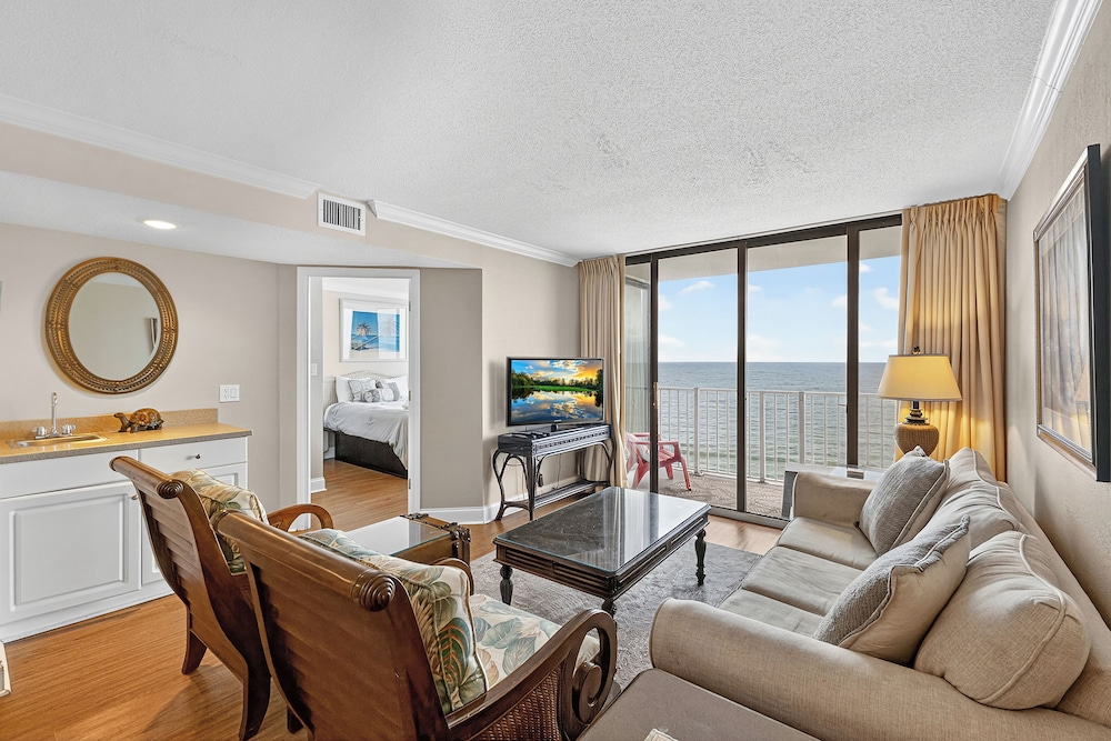 Sands Beach Club 820