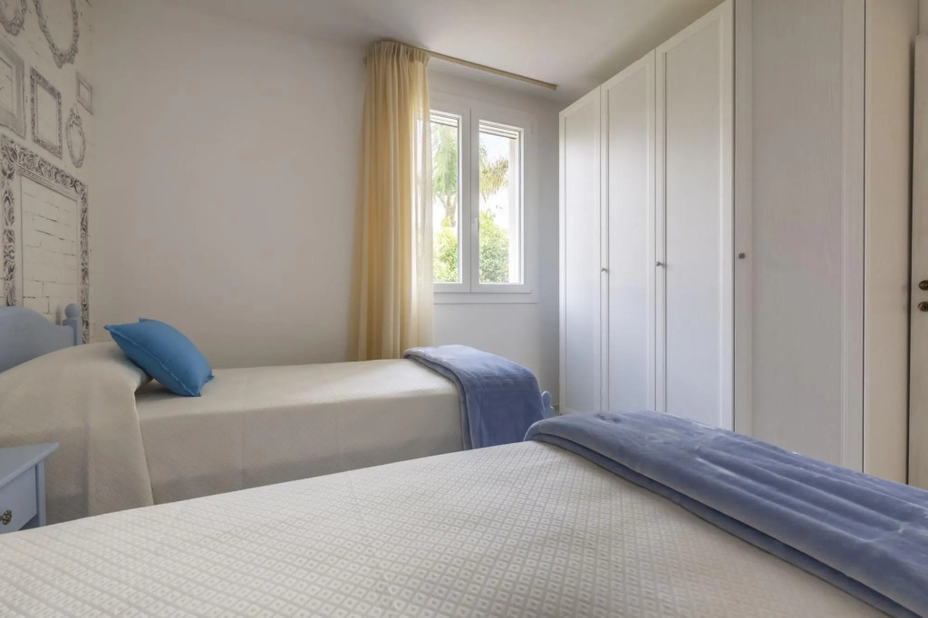 Charming house in a villa with pool and garden in Santa Caterina-Casina Greca
