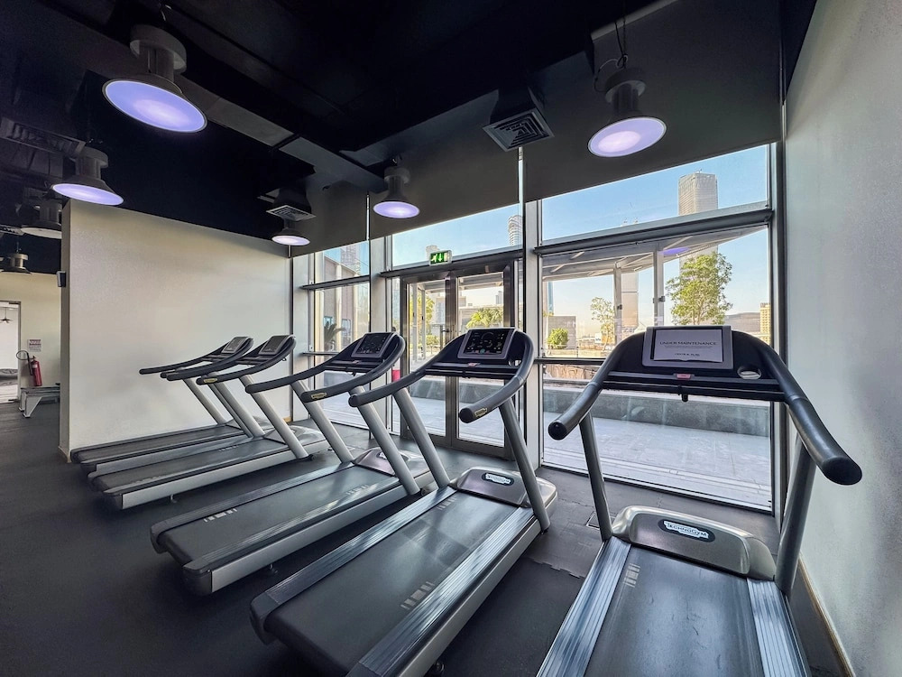 PVH - Central Park 1BR with Study Room