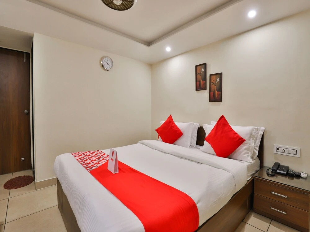 OYO 16086 Hotel Moris Banquets
