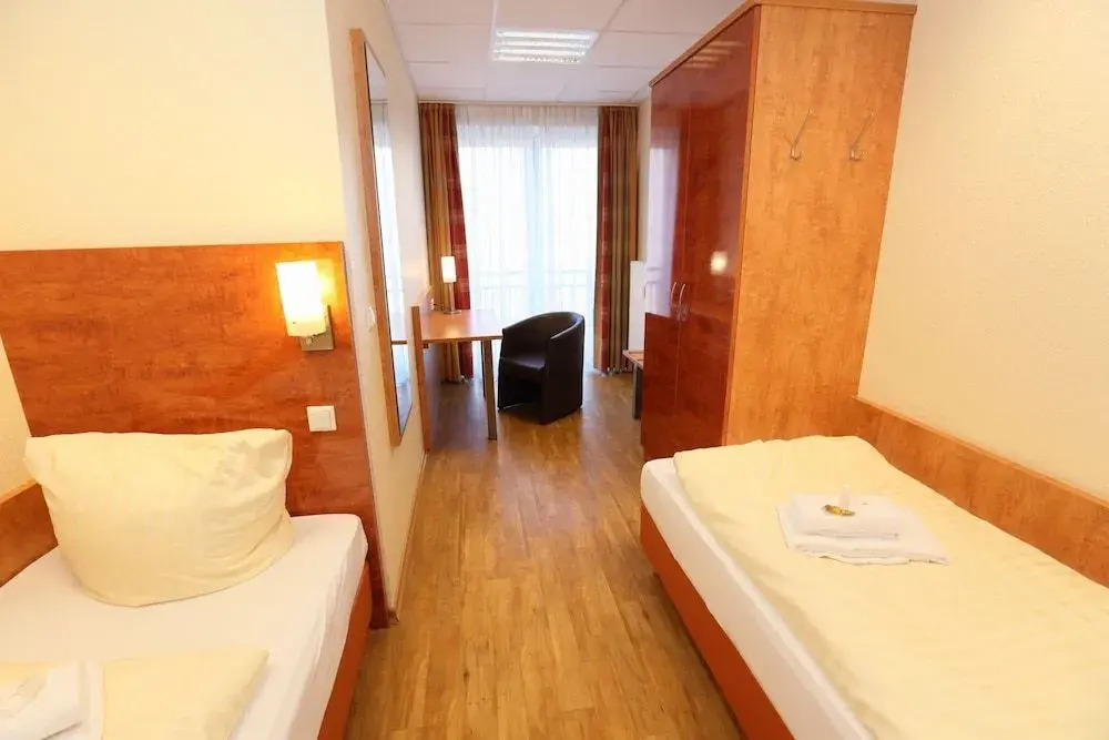 Café & Hotel am Holzhafen