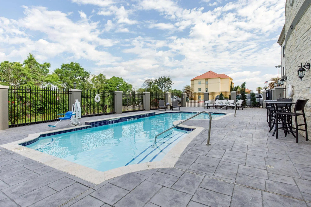 Holiday Inn Express Houston-Alvin by IHG