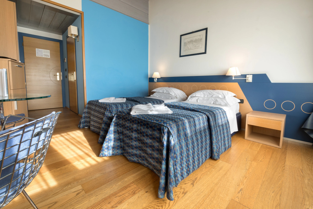 West Point Airport Hotel
