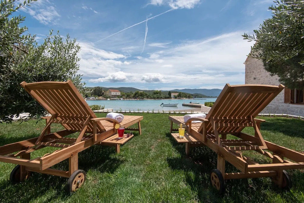 Villa Loviste Paradise