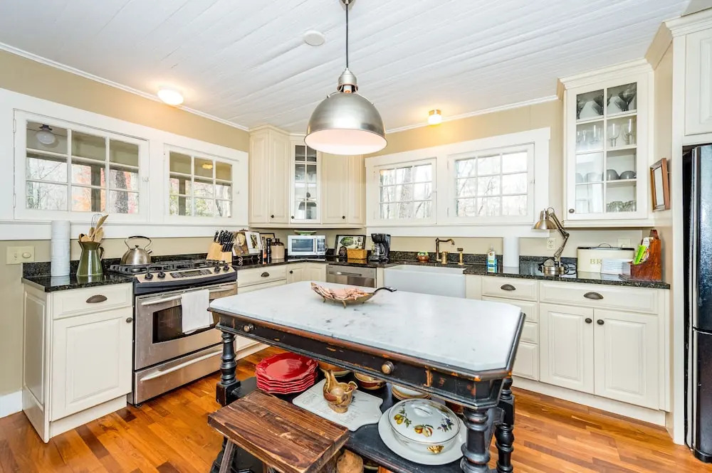 39 Maney Lane Home 5 Bedrooms 3 Bathrooms Home