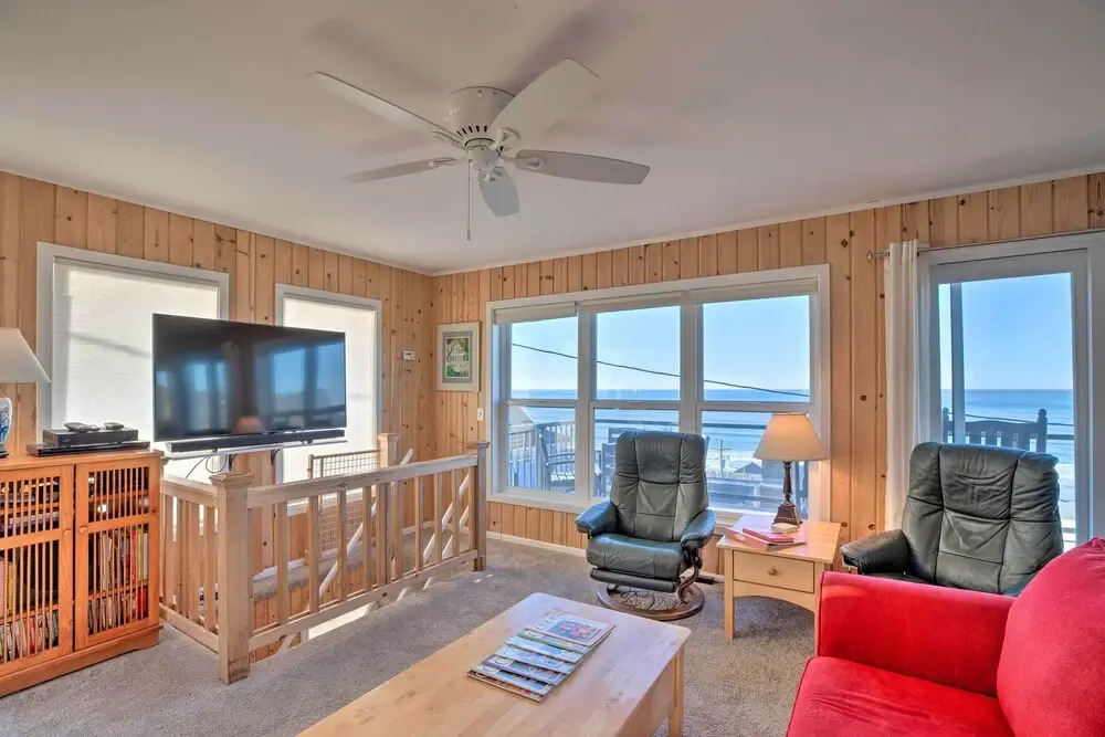 Exquisite Oceanside House w/ Pacific Views & Deck!