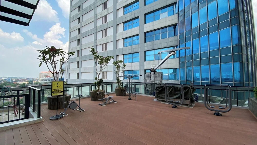 Nice And Comfort 1Br At 25Th Floor Samara Suites Apartment