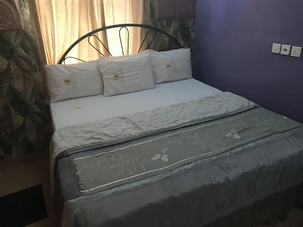 Purple Crown Hotel