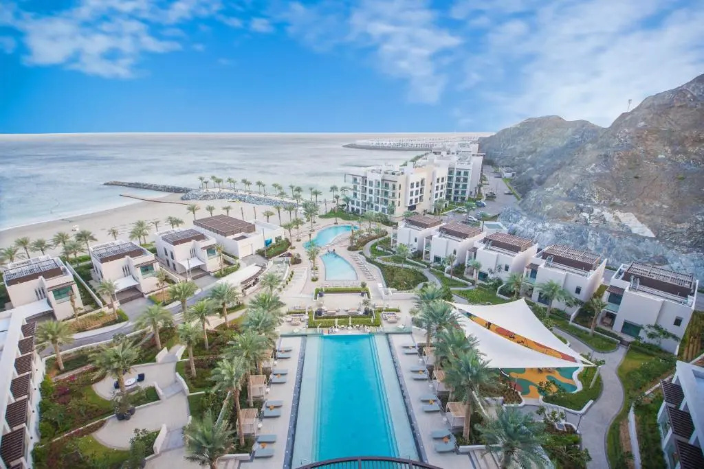 Luxurious 5 Bedroom Apartment - Full Ocean view