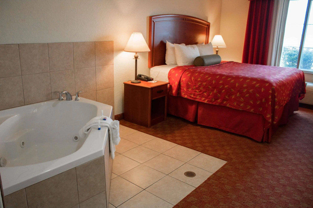 Best Western Plus San Antonio East Inn & Suites