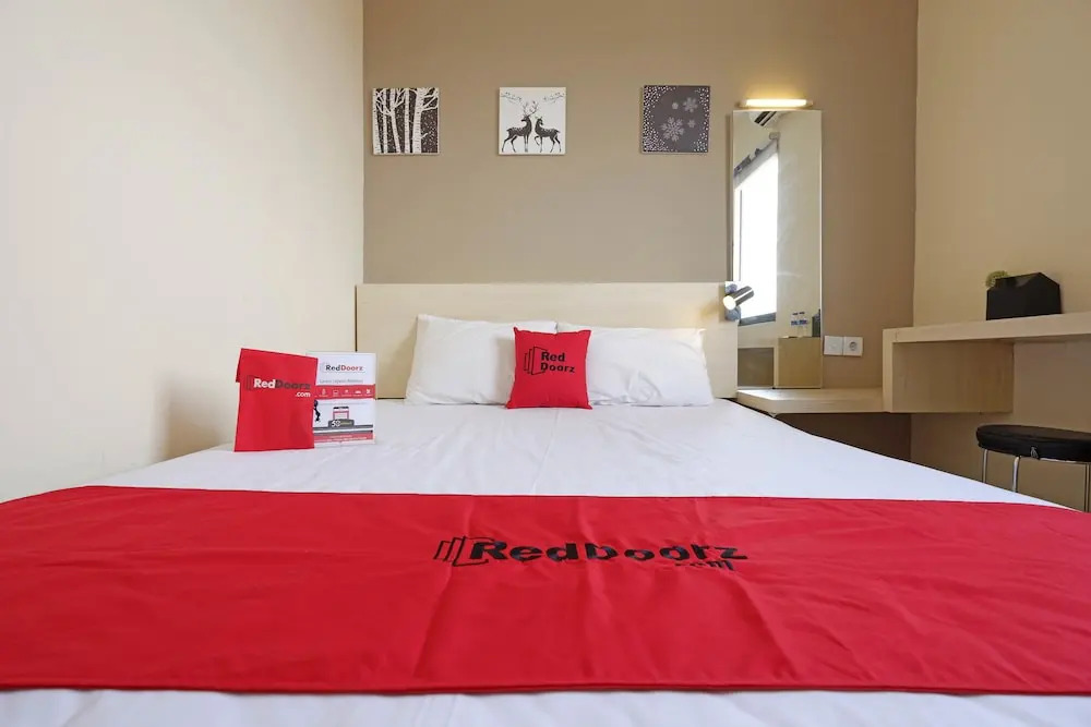 RedDoorz Plus near Sam Poo Kong