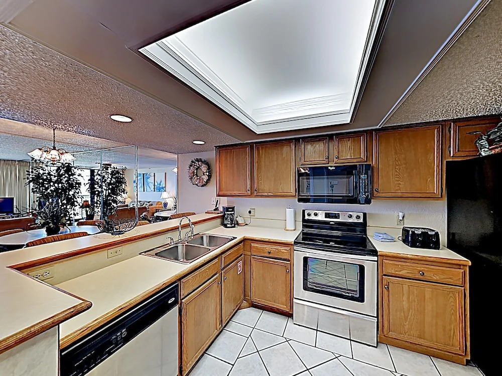 New Listing! All-suite Hideaway W/ Gulf Views 2 Bedroom Condo