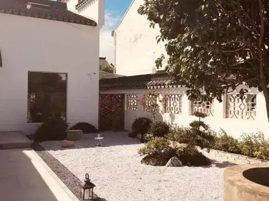 Shanghai   Dawuli Cat Garden Hotel