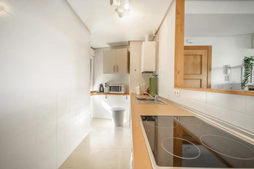 Bright Two Bedroom Apartment - RA721LT