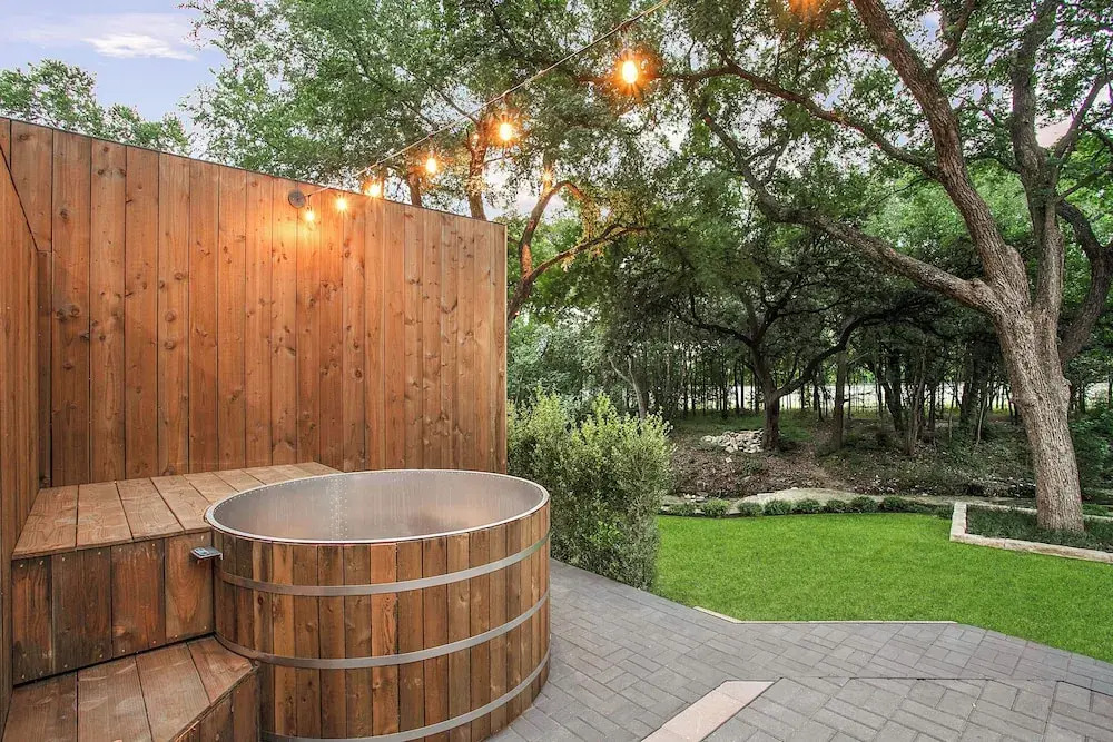 ATX South Lamar Creekside with Hot tub