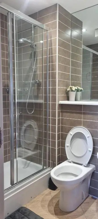 Lovely 2-bedroom flat with free parking