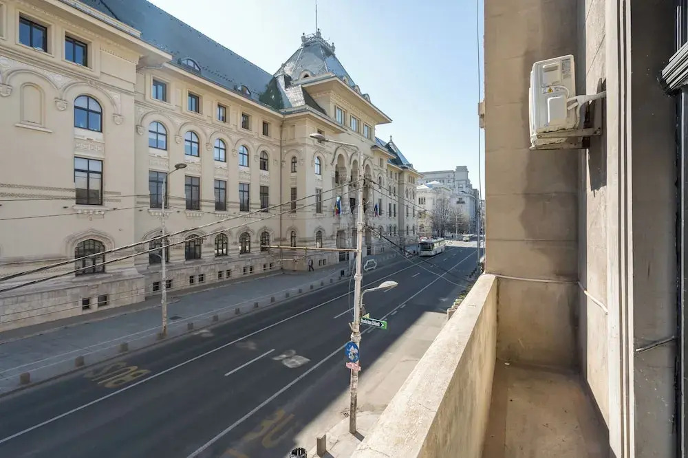 Refined & Spacious 3-Bedroom Flat Near Cismigiu, Balcony with Boulevard Views